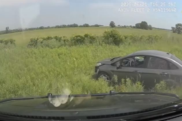 Video shows Wisconsin police pinning fleeing suspects vehicle with cruiser