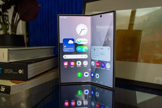 Flipping heck- tech giant wants to upsize your phone