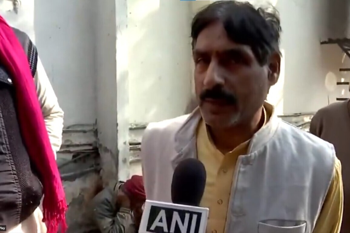 Father blames "Delhi Jal Board, administration" after son's death in Janakpuri