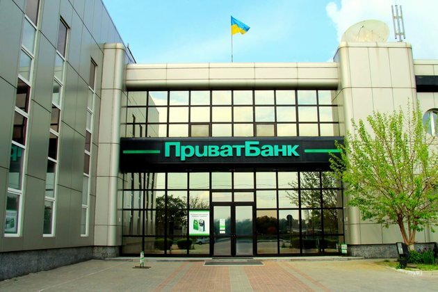 Police Raid Headquarters Of Ukraine&#039;s Largest Bank