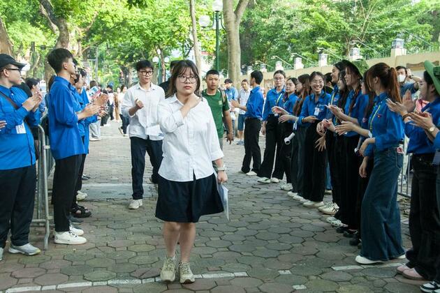 Students face tough competition in Vietnam's national high school graduation exam