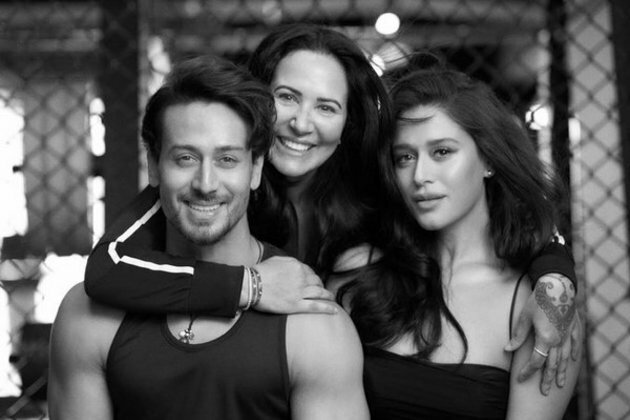 Tiger Shroff poses with 'Fam' in latest monochrome picture