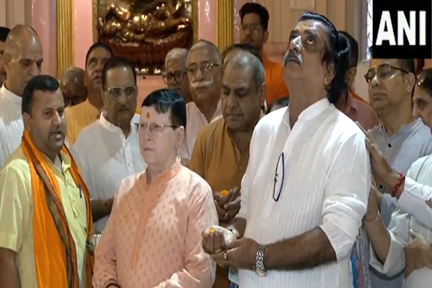 Delhi: Prayers offered at Chhatarpur's Aadya Katyayani Mandir on Guru Purnima