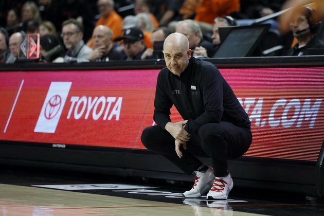 Oregon sweeps season series, wins 11th straight game vs. Utah