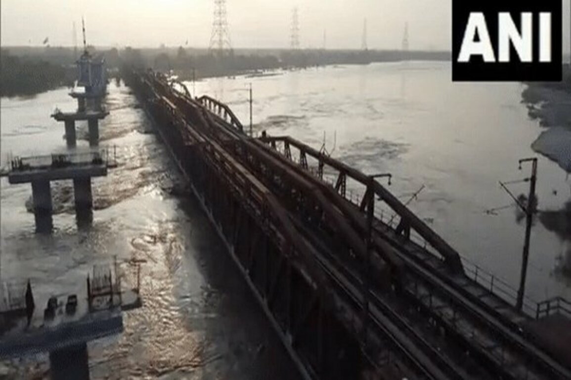 Yamuna flowing few centimetres below danger mark in Delhi