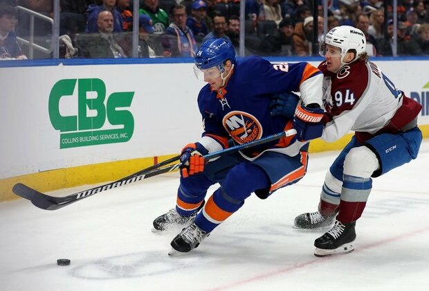 Surging Islanders handle Avs for fifth straight win