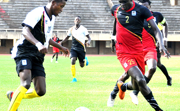 Allan OKello (ku kkono) owa Cranes ya AFCON ng'alwanira omupiira ne Mustafa Kizza owa Cranes ya COSAFA. Baalemaganye (1-1). Allan OKello (ku kkono) owa Cranes ya AFCON ng'alwanira omupiira ne Mustafa Kizza owa Cranes ya COSAFA. Baalemaganye (1-1).