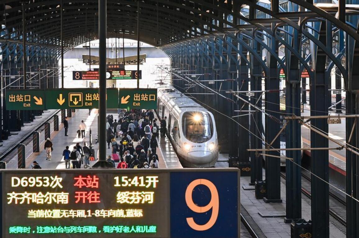 Niche tourism steals spotlight in China's bustling May Day holiday travel season