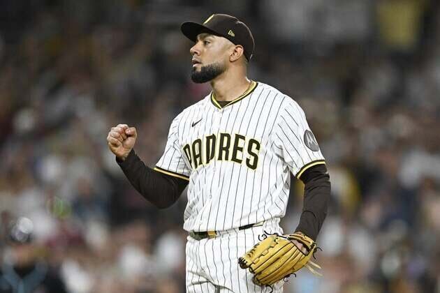 Braves reel in RHP Robert Suarez on 3-year, $45M deal