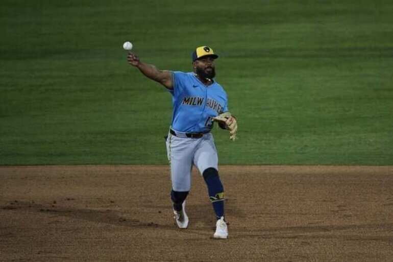 Report: Padres sign veteran IF Luis Rengifo to minor league deal