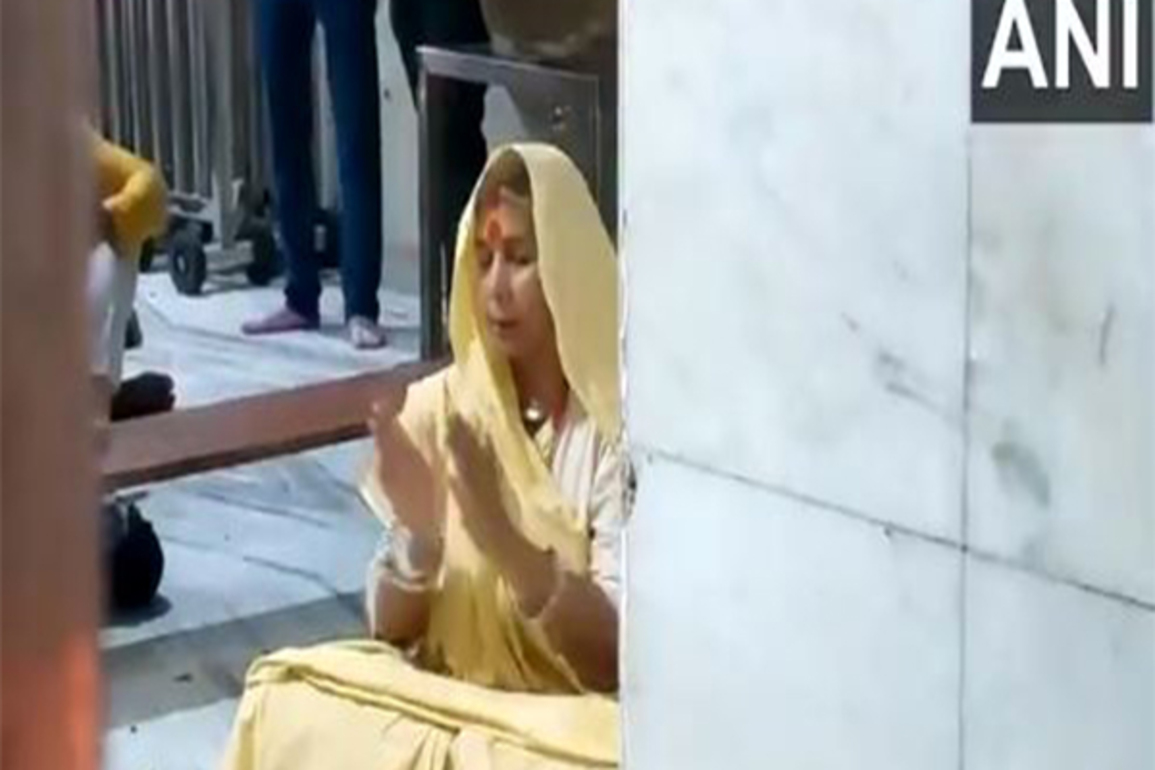 Mount Everest climber Santosh Yadav offers prayers at Shri Mahakaleshwar Temple in Ujjain