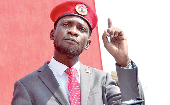 Bobi Wine ng’ayogera mu lukuhhaana lw’abamawulire e Kamwokya eggulo. Bobi Wine ng’ayogera mu lukuhhaana lw’abamawulire e Kamwokya eggulo.