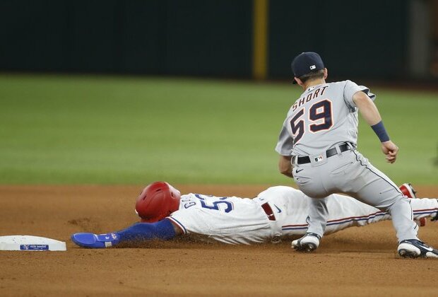 John Hicks homers again, Rangers power past Tigers