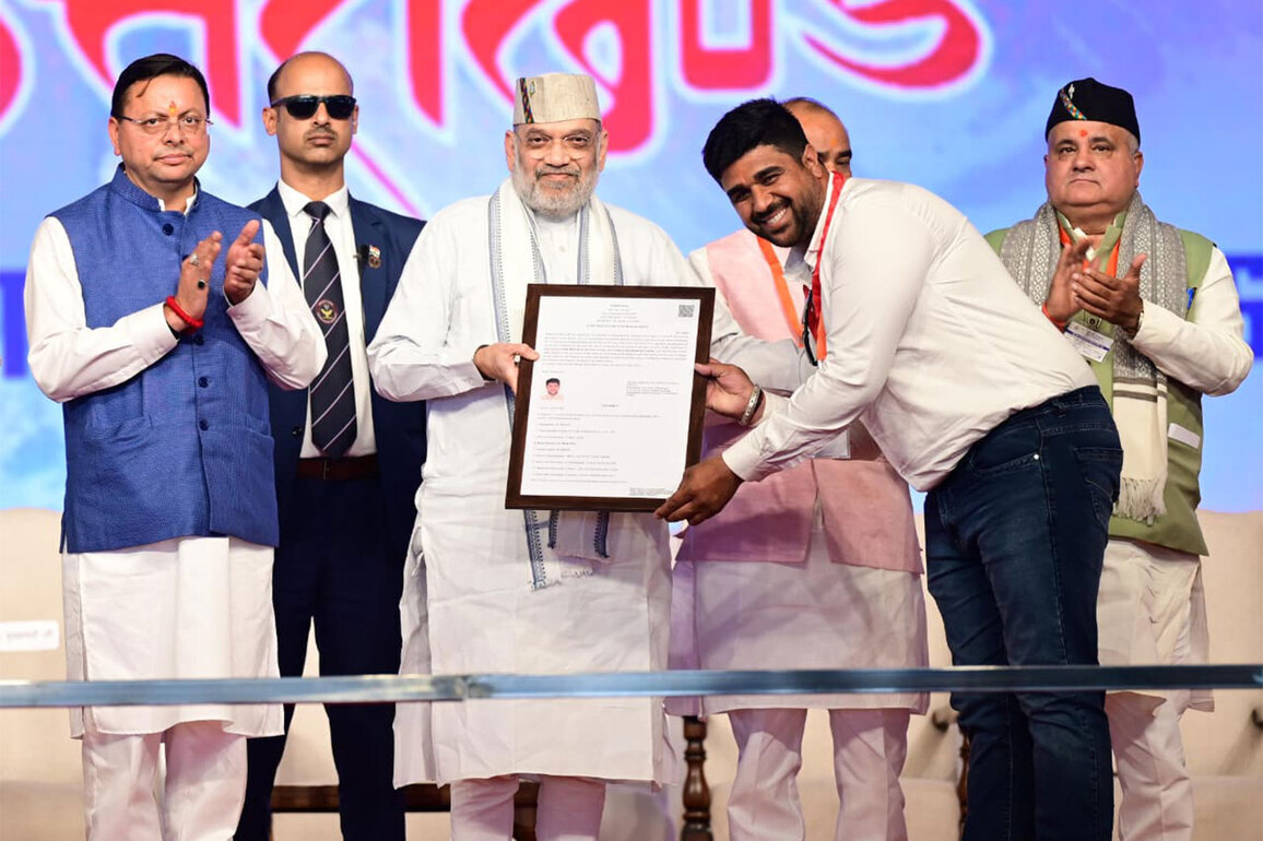 Amit Shah distributes appointment letters to newly appointed constables in Uttarakhand Police