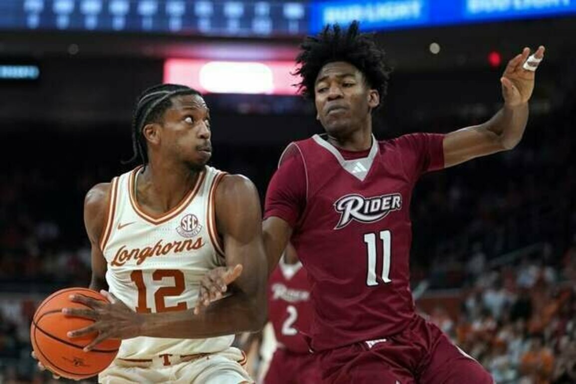 Three Longhorns top 20 points as Texas cruises past Rider