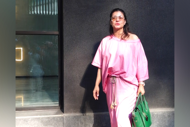Kajol, Tanuja come together to watch Ajay Devgn's film 'De De Pyaar De 2'