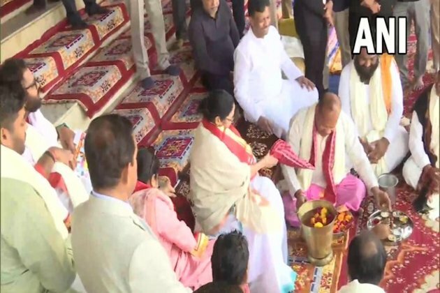 Mamata Banerjee visits Brahma temple in Rajasthan's Pushkar, offers prayers