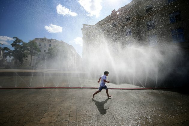 Europe Battles Coronavirus Along With Hot, Dry Weather