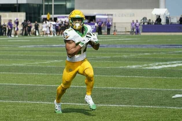 No. 4 Oregon stays unbeaten with balanced attack in victory over Northwestern