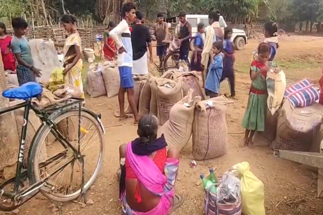 Chhattisgarh: PDS shops bring relief to remote Abujhmad area through tractor-delivered rations