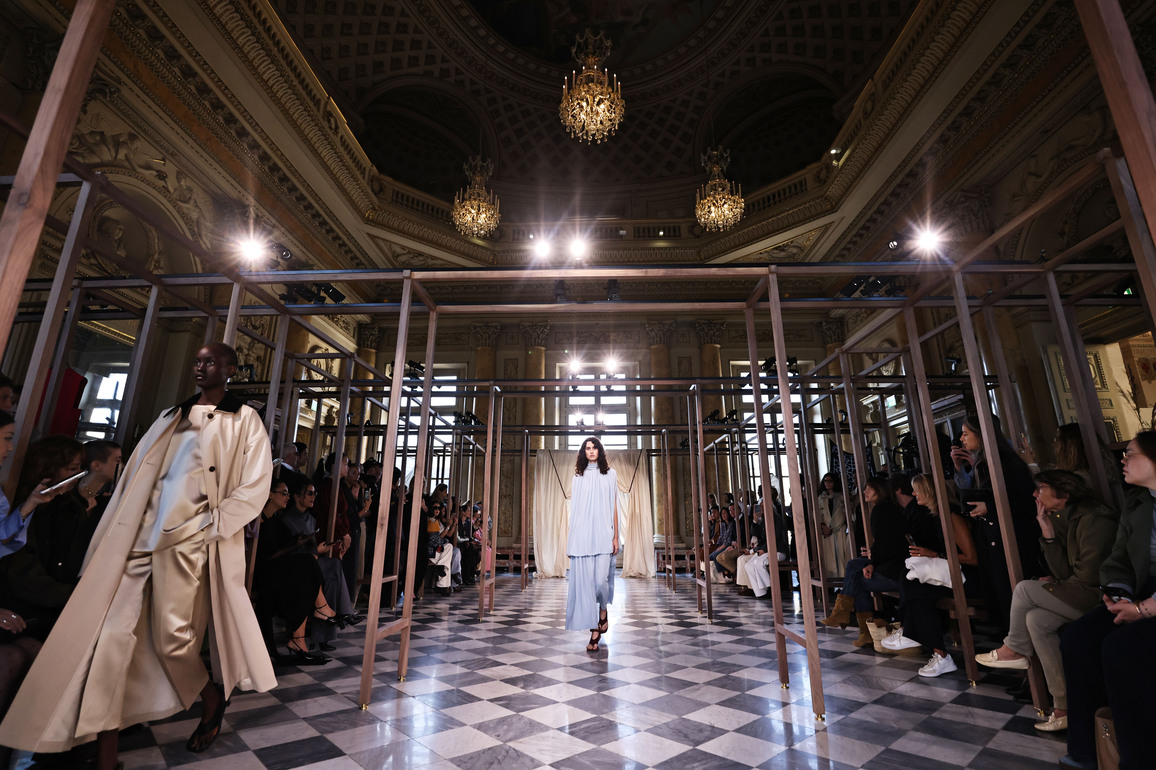 FRANCE-PARIS-FASHION WEEK-ICICLE