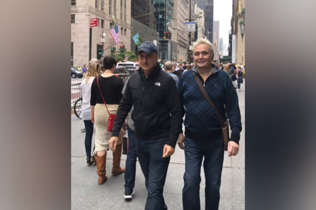 Anupam Kher extends heartfelt wishes on Rishi Kapoor's birth anniversary