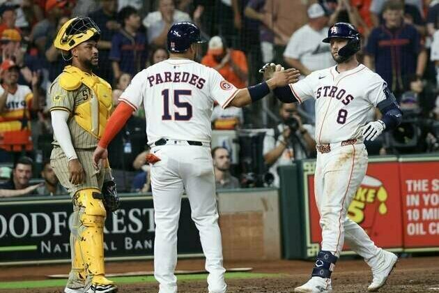 Clutch hitting helps Astros edge Padres