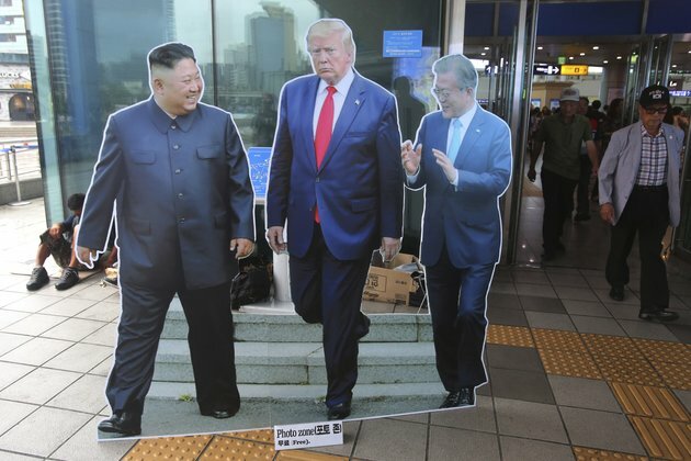 Trump and Moon Discuss Maintaining Talks With North: Seoul