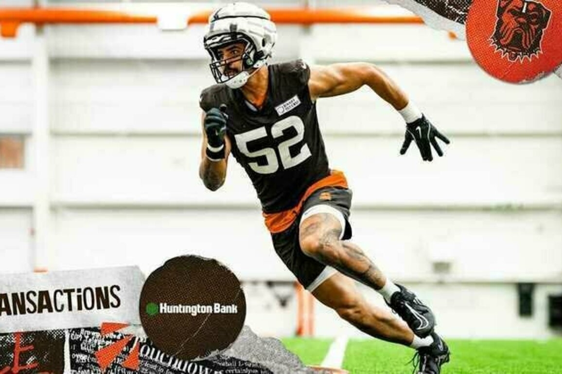 Browns place Elerson Smith on reserve/retired