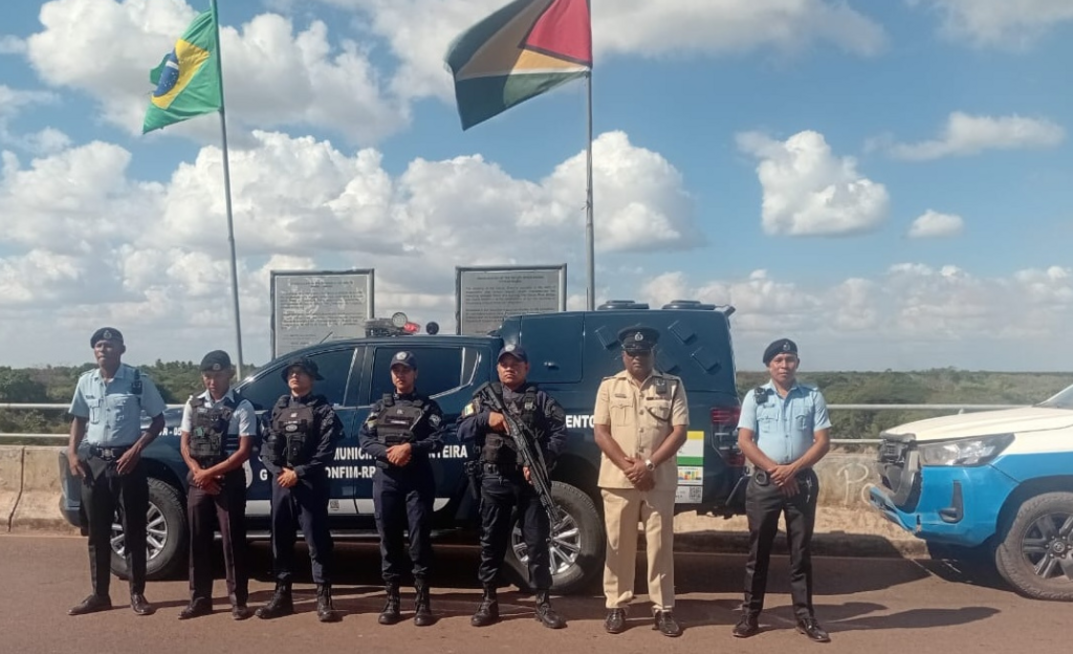 Agentes da Interpol em operação contra ouro ilegal