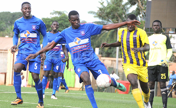 Arthur Kiggundu owa SC Villa ng'ataasa omupiira ne ku bateebi ba Proline mu luzannya lwa liigii e Lugogo May 21 2018.Balemaganye 0-0 May 21 2018. (ekif:silvano Kibuuka) Arthur Kiggundu owa SC Villa ng'ataasa omupiira ne ku bateebi ba Proline mu luzannya lwa liigii e Lugogo May 21 2018.Balemaganye 0-0 May 21 2018. (ekif:silvano Kibuuka)