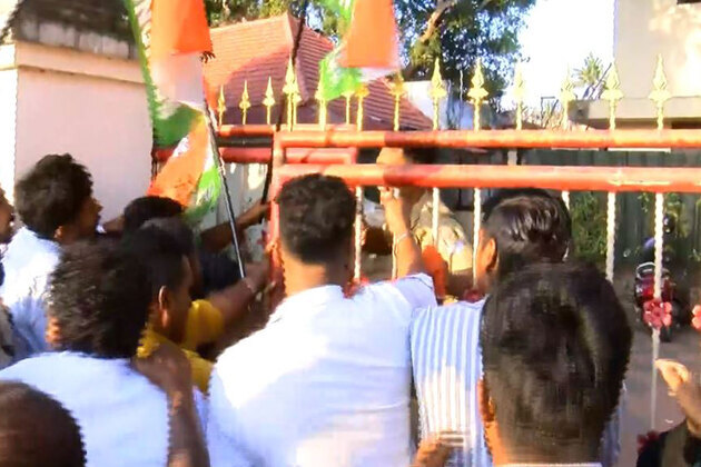 Indian Youth Congress protests outside Kerala Health Minister's residence after scissors found in woman's abdomen years after surgery