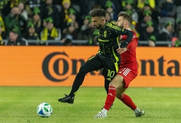 Defensive breakdowns doom Fire in 4-2 loss to Rossi, Crew