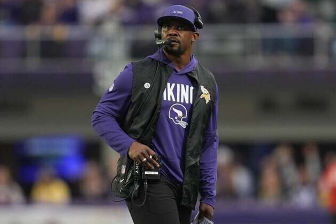 Vikings DC Brian Flores signs contract but still head-coaching candidate