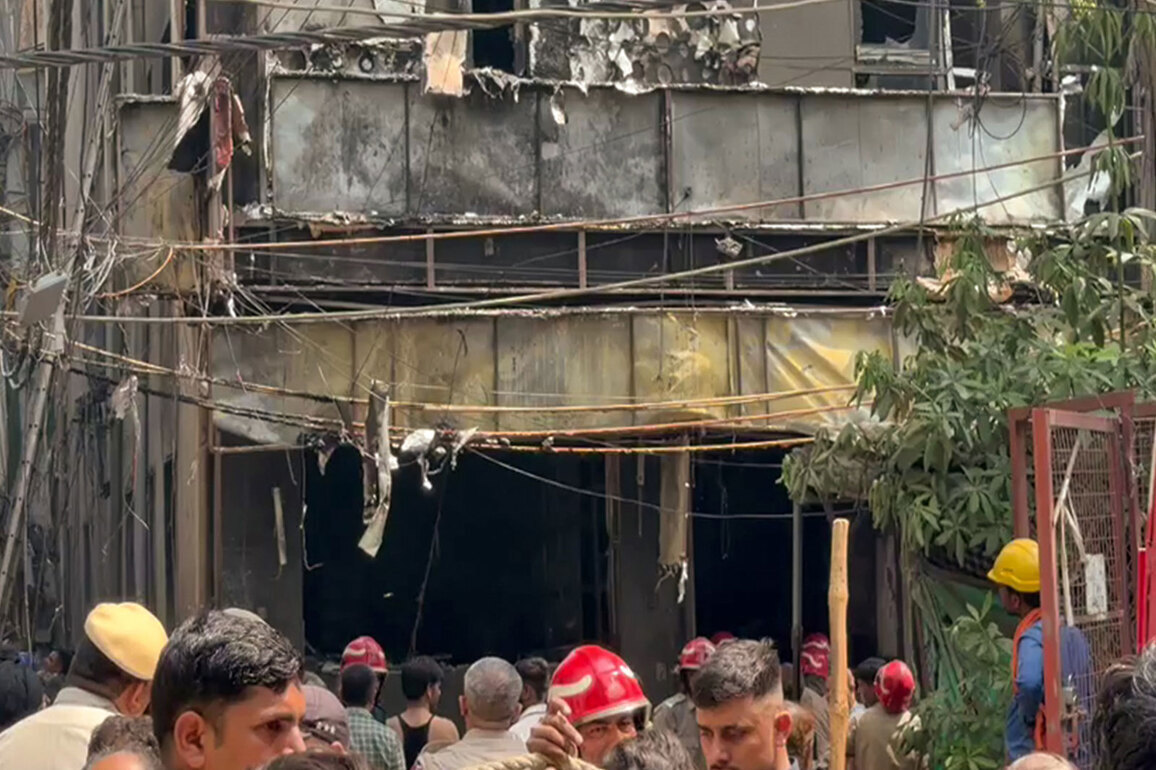 Amit Shah, Rajnath Singh express grief over Malviya Nagar fire as death toll rises to 21; rescue operations continue