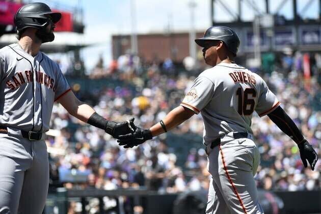 Giants break out of skid in big way, crush Rockies