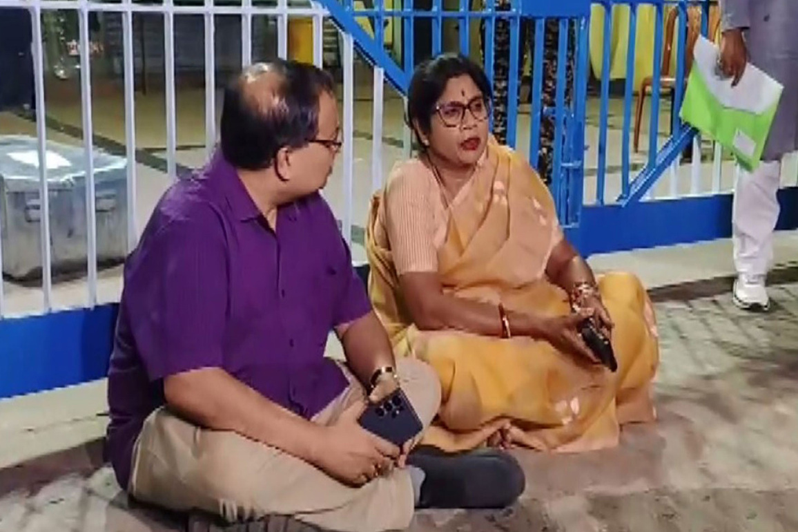 "BJP in collusion with Election Commission opening ballot boxes...", alleges Trinamool Congress; shares a video