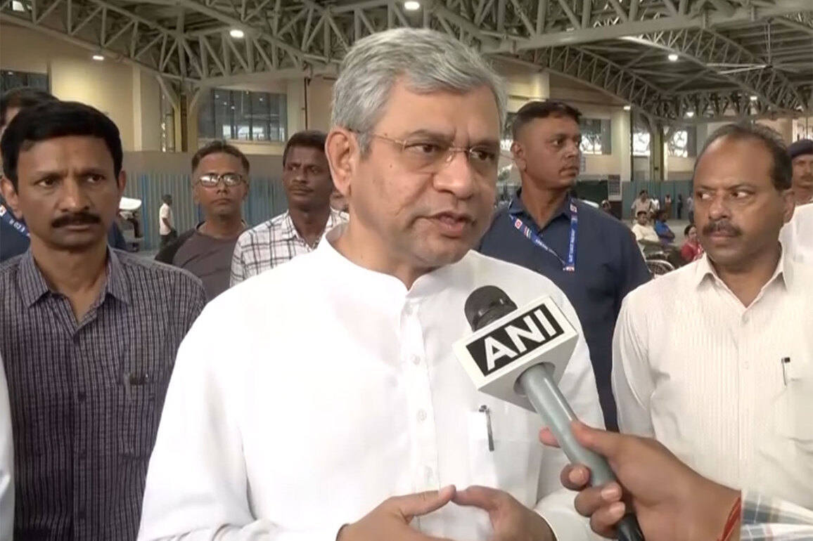 Union Minister Ashwini Vaishnaw calls 3DGS semiconductor plant foundation in Odisha a "historic day", says state emerging as "IT hub"