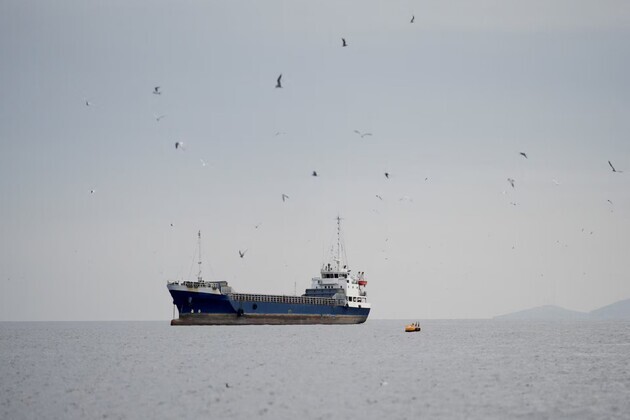 Iranian supertanker 'HUGE' bypasses US blockade with USD 220 million oil cargo, says TankerTrackers
