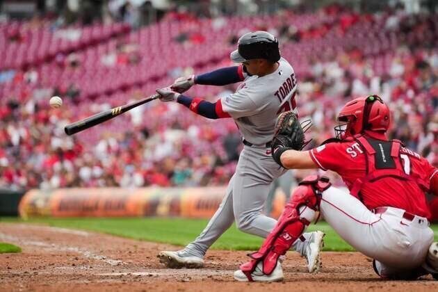 Cardinals erupt for 8 runs vs. Reds to win Game 1 of doubleheader