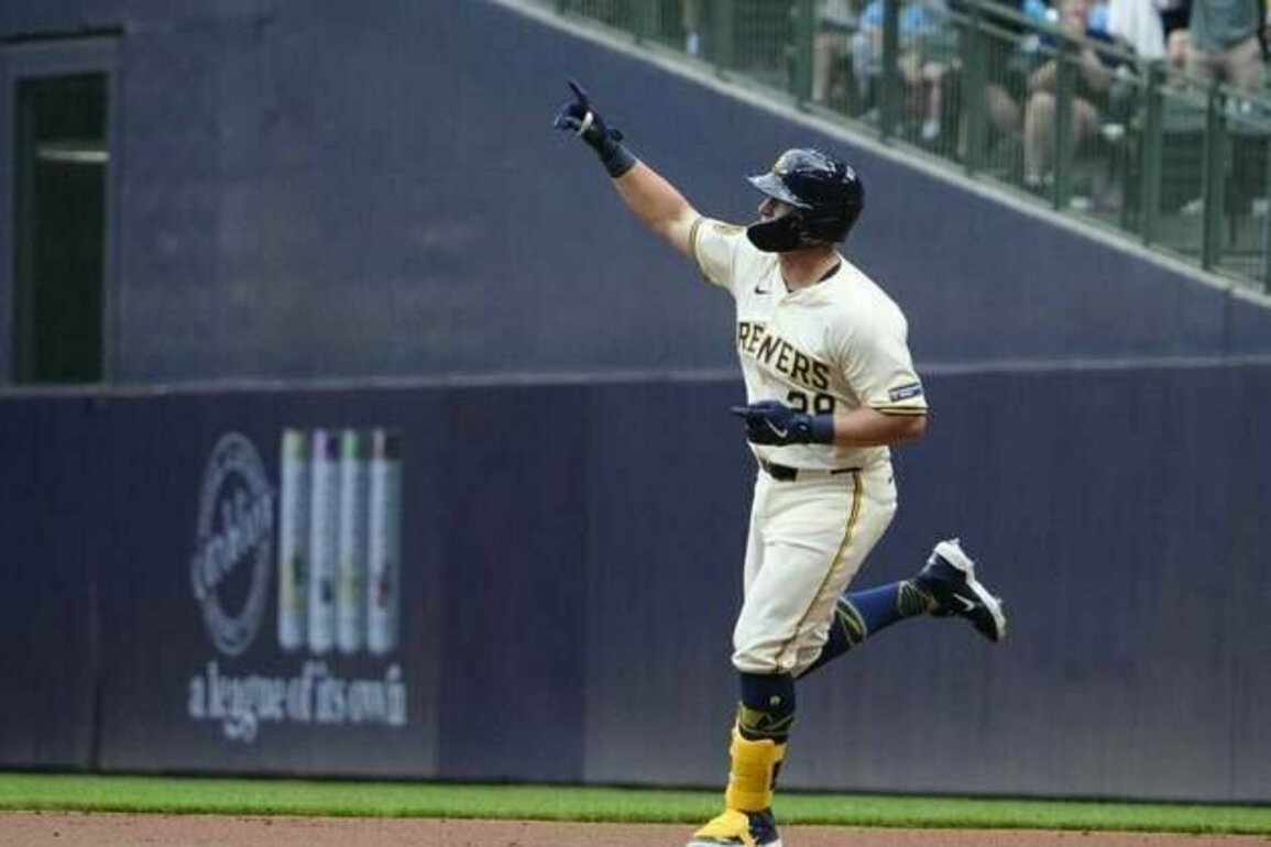 Andrew Vaughn's memorable team debut helps Brewers crush Dodgers