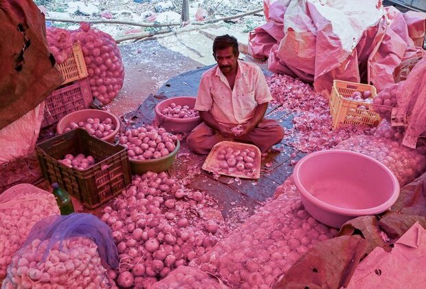 India loosens onion export ban to help neighbors report