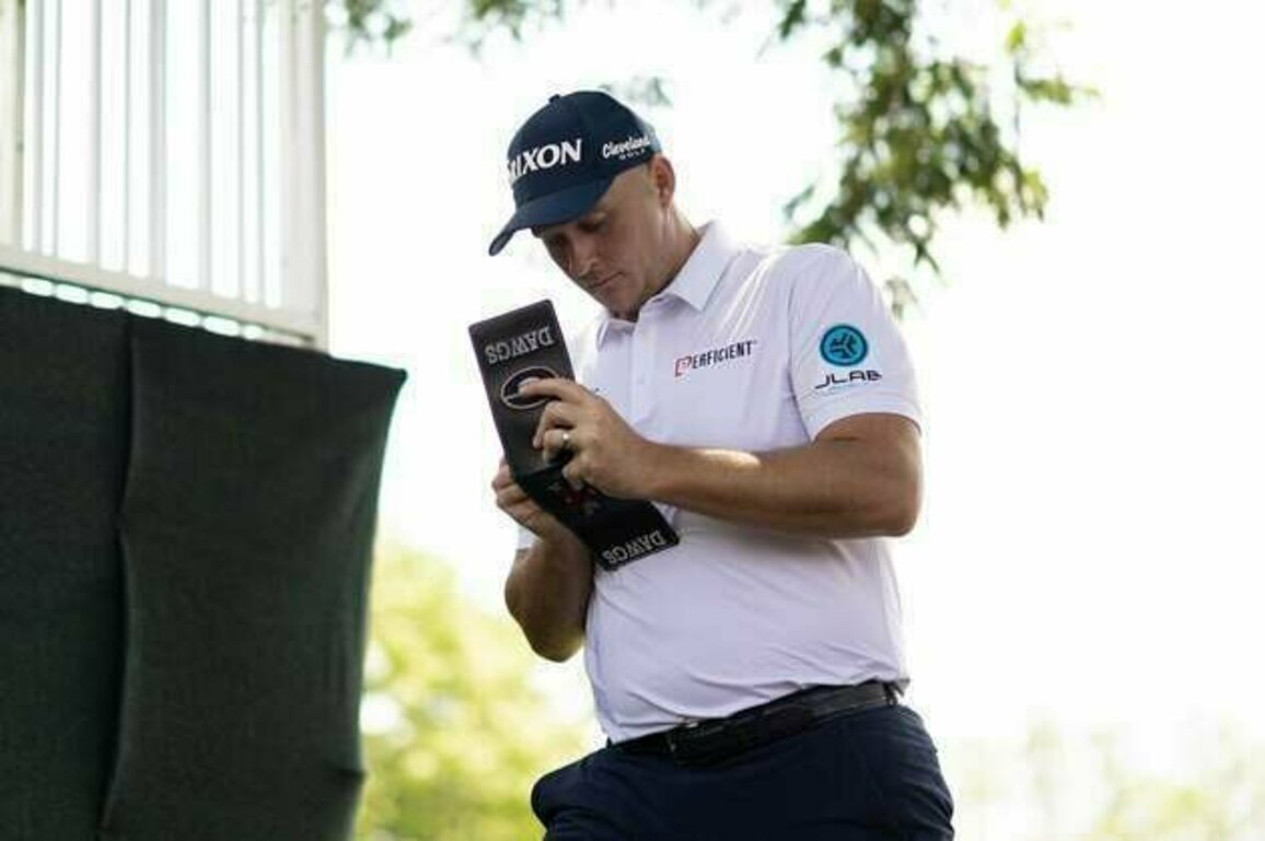 Sepp Straka, long-hitting Jake Knapp part of tie atop Scottish Open