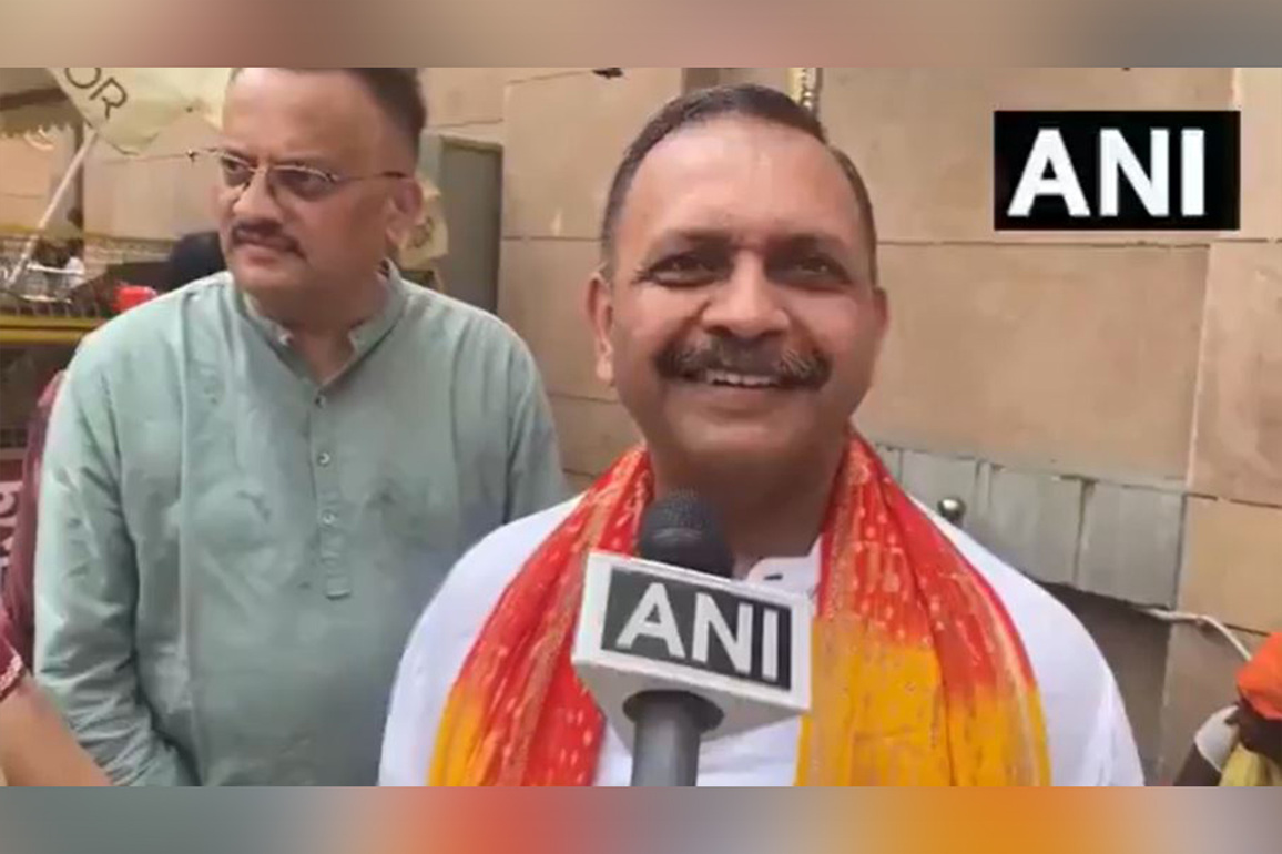 Giriraj Singh congratulates Col. Purohit on his return to active service following Malegaon case acquittal