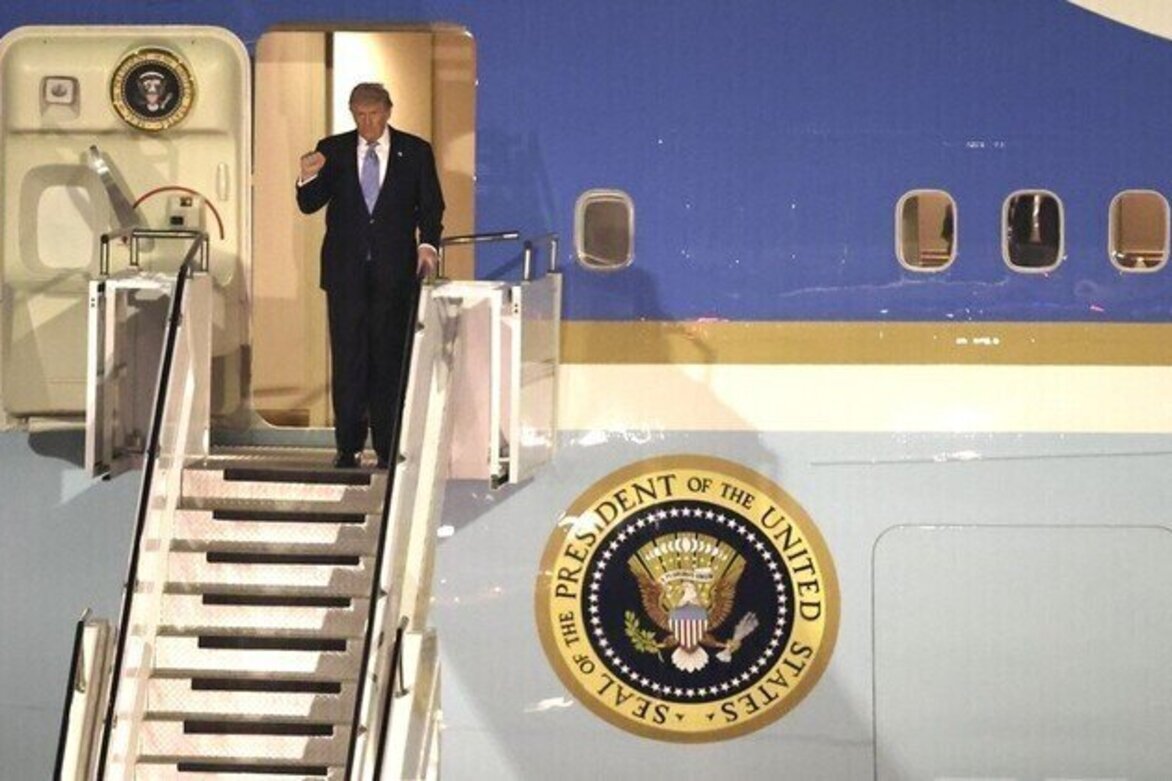 Trump swapped planes over assassination fears  NYT