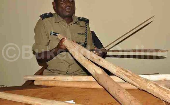 Poliisi ng'eraga ebimu ku bijambiya n'emiggo bye yasuuzizza abaabadde bateekateeka okukola obulumbaganyi mu bitundu by'e Mpigi Poliisi ng'eraga ebimu ku bijambiya n'emiggo bye yasuuzizza abaabadde bateekateeka okukola obulumbaganyi mu bitundu by'e Mpigi