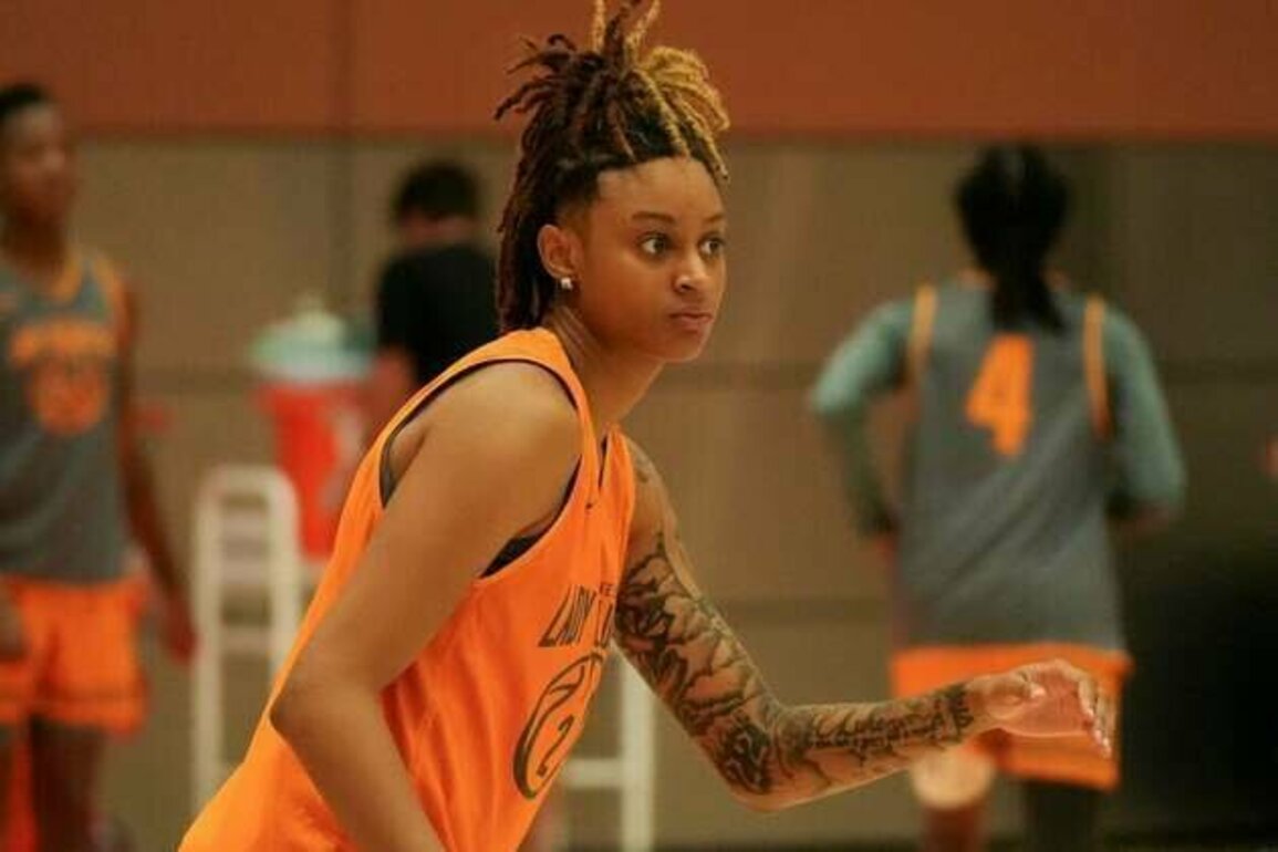 Tennessee reinstates suspended G Ruby Whitehorn