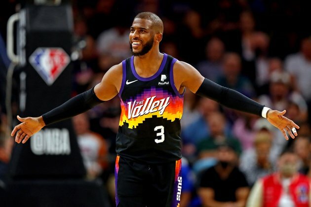 Suns set down Warriors, tie team record with 17th straight win