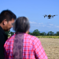Octogenarian in E China's Anhui embraces modern technology to assist with family farming