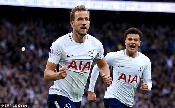 Kane ng'ajaganyiza emu ku ggoolo ze yateebye Liverpool Kane ng'ajaganyiza emu ku ggoolo ze yateebye Liverpool
